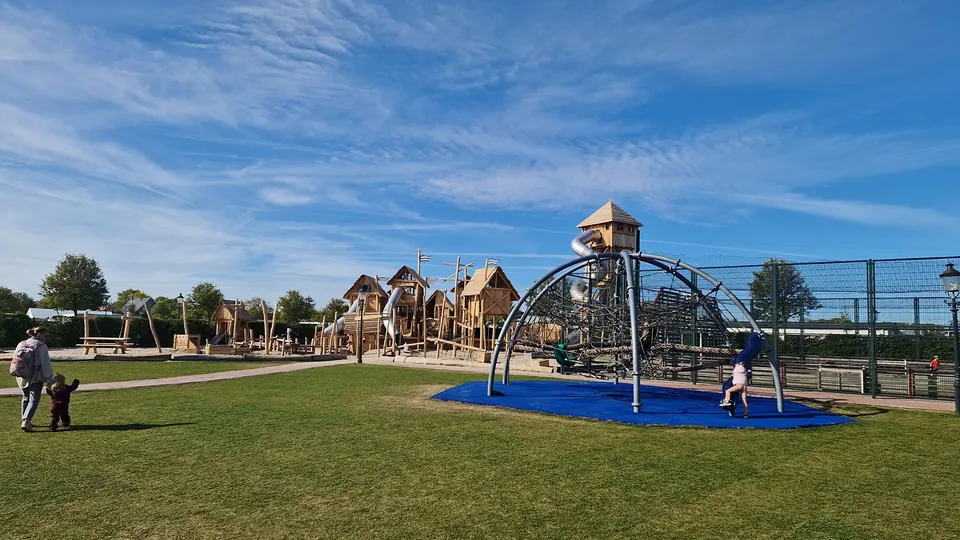 Großer Abenteuerspielplatz auf der Julianahoeve
