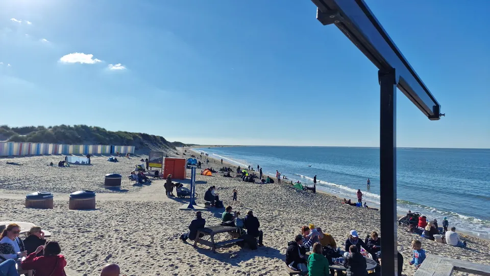 Sonniger Herbsttag am Strand von Renesse
